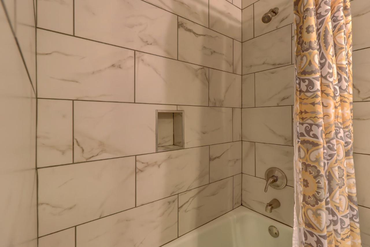 #111 Elaborate Condo Ideal Location 2Brm/2 Parking Хилтон-Хед-Айленд Экстерьер фото